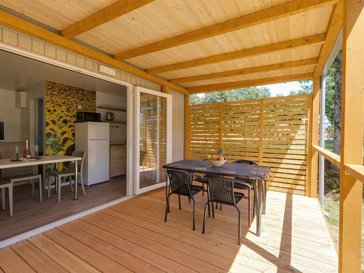 Adriamar Mobile Homes In Camping Park Умаг Екстериор снимка
