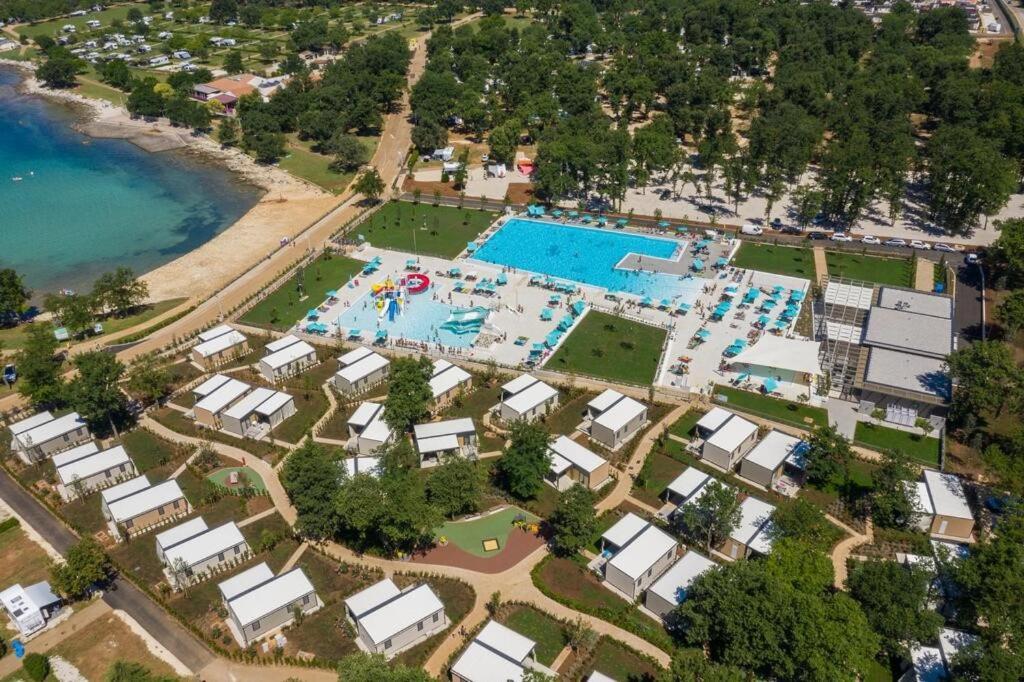 Adriamar Mobile Homes In Camping Park Умаг Екстериор снимка