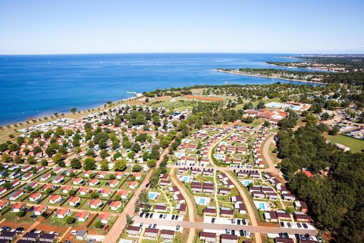 Adriamar Mobile Homes In Camping Park Умаг Екстериор снимка