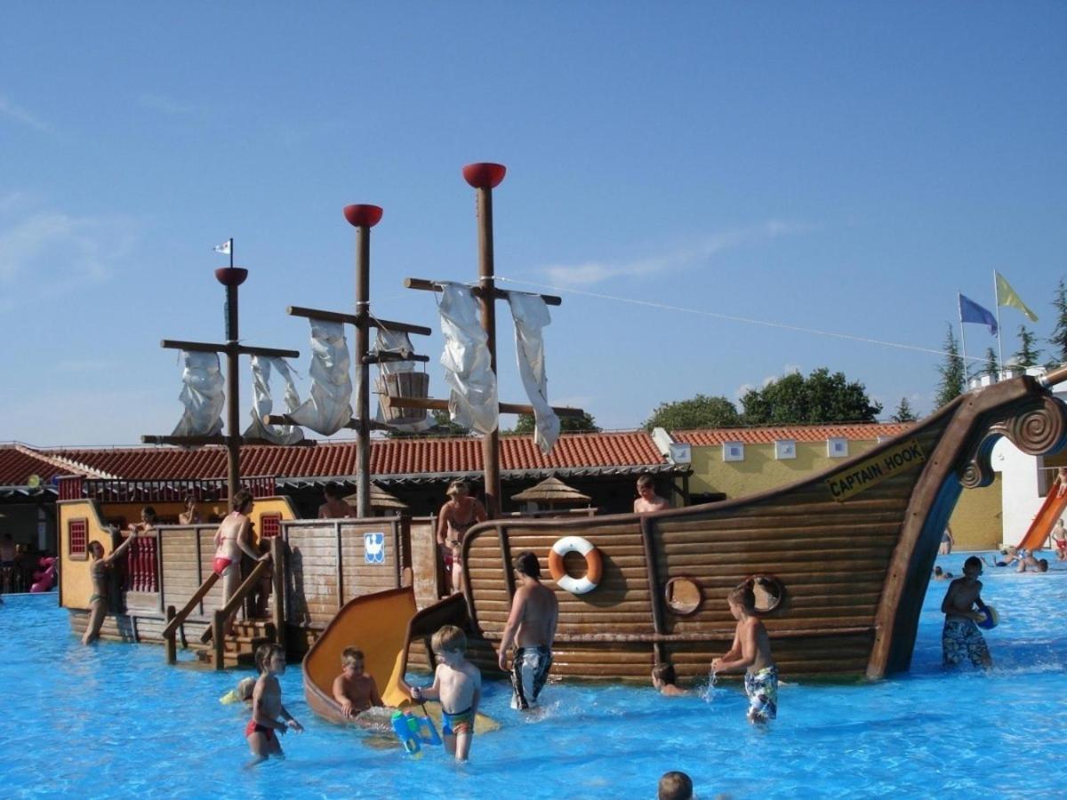 Adriamar Mobile Homes In Camping Park Умаг Екстериор снимка