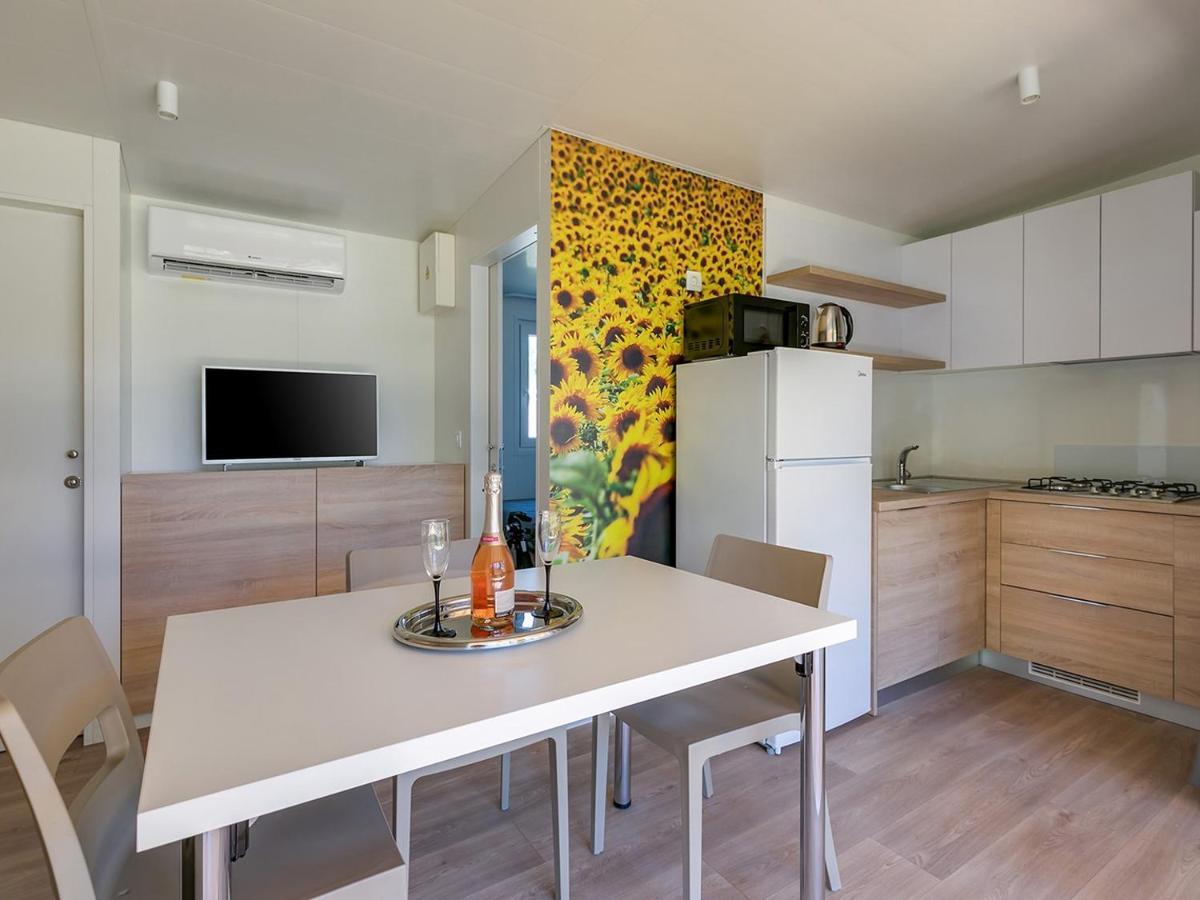 Adriamar Mobile Homes In Camping Park Умаг Екстериор снимка