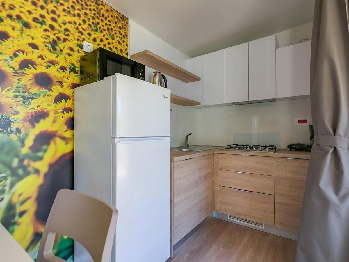 Adriamar Mobile Homes In Camping Park Умаг Екстериор снимка