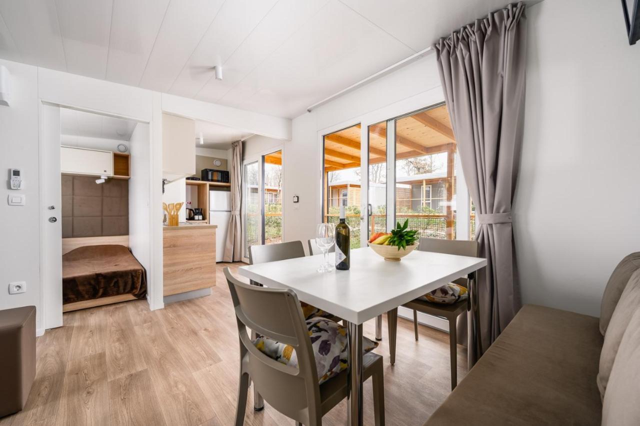 Adriamar Mobile Homes In Camping Park Умаг Екстериор снимка