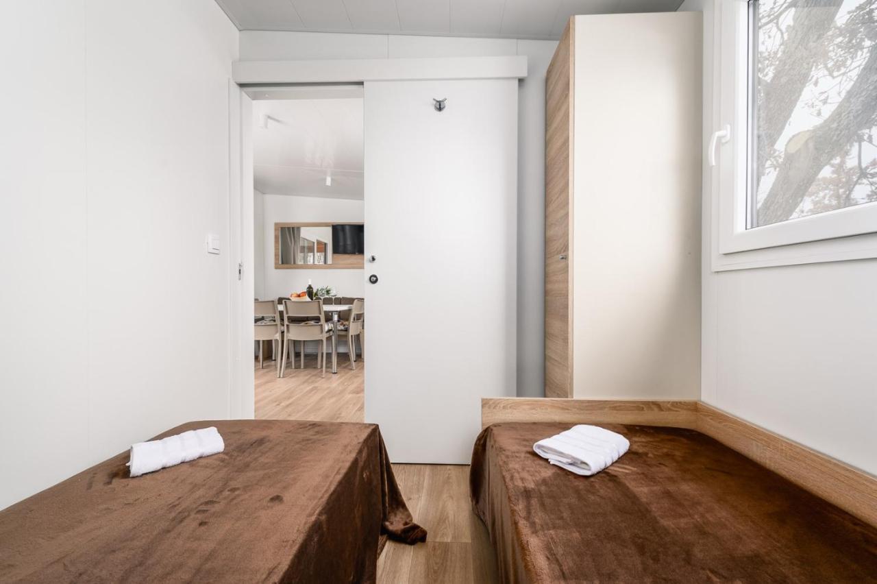 Adriamar Mobile Homes In Camping Park Умаг Екстериор снимка