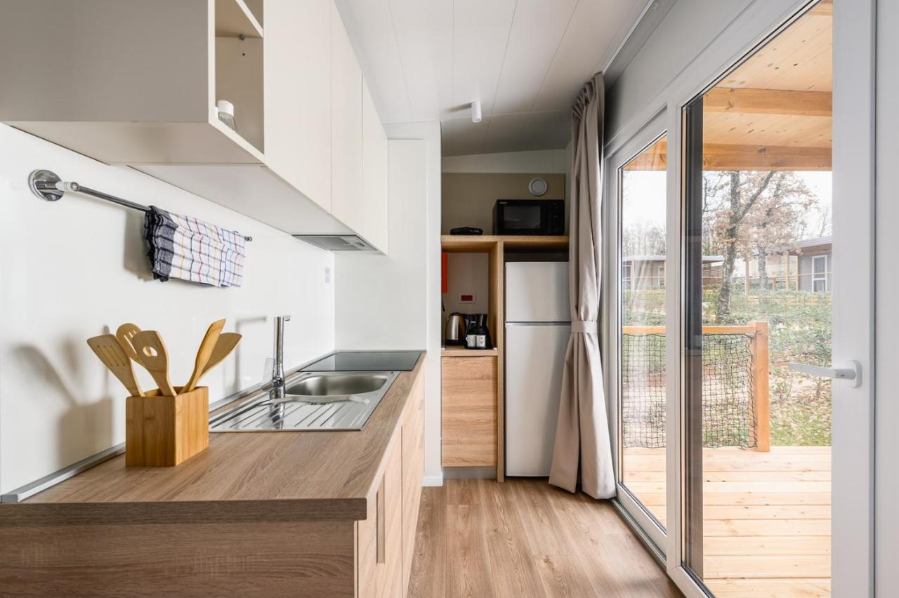 Adriamar Mobile Homes In Camping Park Умаг Екстериор снимка